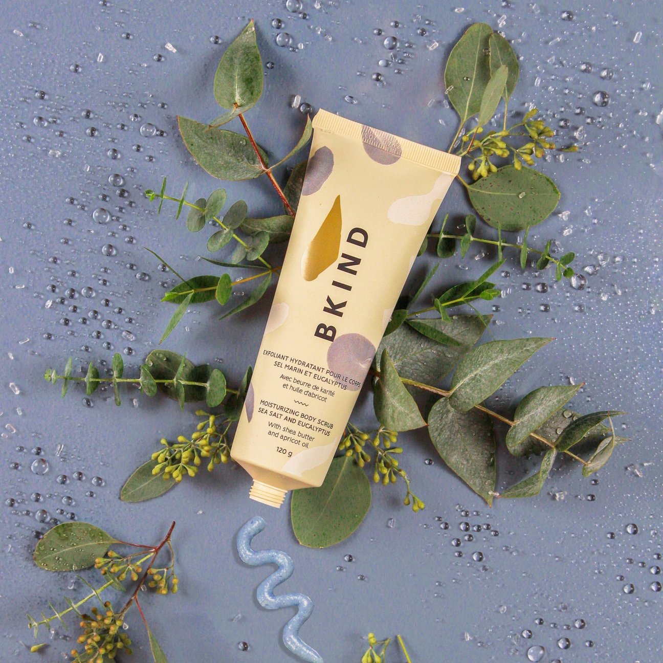 BKIND - Exfoliant hydratant sel marin et eucalyptus - Contenant fait avec 50% de plastique OceanBound - Soins corps | Samara & Co