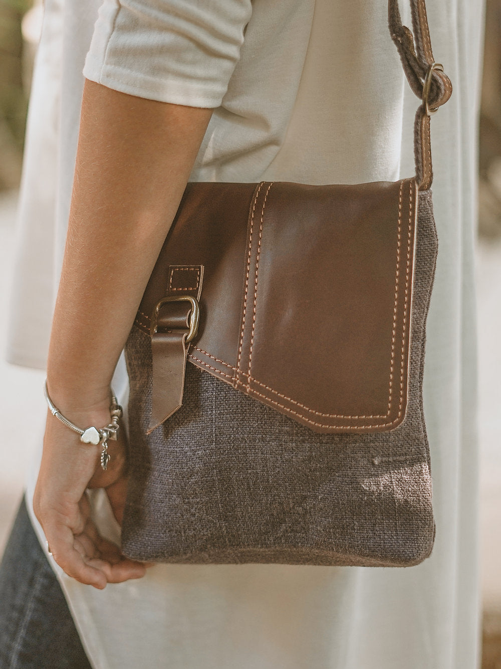 TERRA ORGANICA - Petit Sac Messenger fait de jute bio - Gris - Accessoires | Samara & Co
