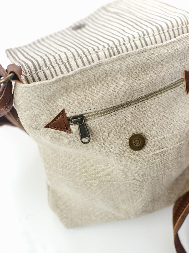 TERRA ORGANICA - Grand Sac Messager - fait de jute bio et cuir recyclé - Frêne - Accessoires | Samara & Co